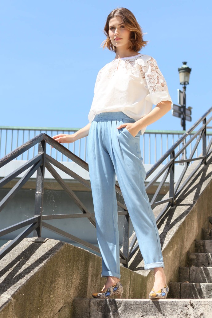 pantalon fluide avec élastique à la taille 1 pantalon fluide avec élastique à la taille 1
