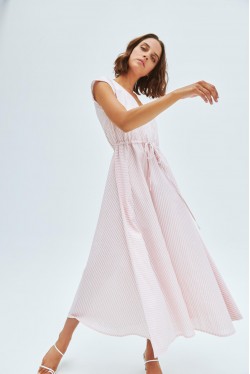 Robe longue à rayures roses et blanches 2