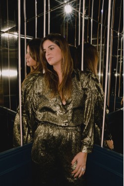 pantalon large produit en soie dorée 5