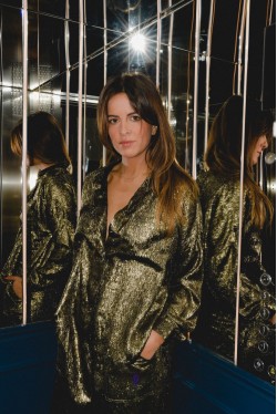 Large pants produced in golden silk 2