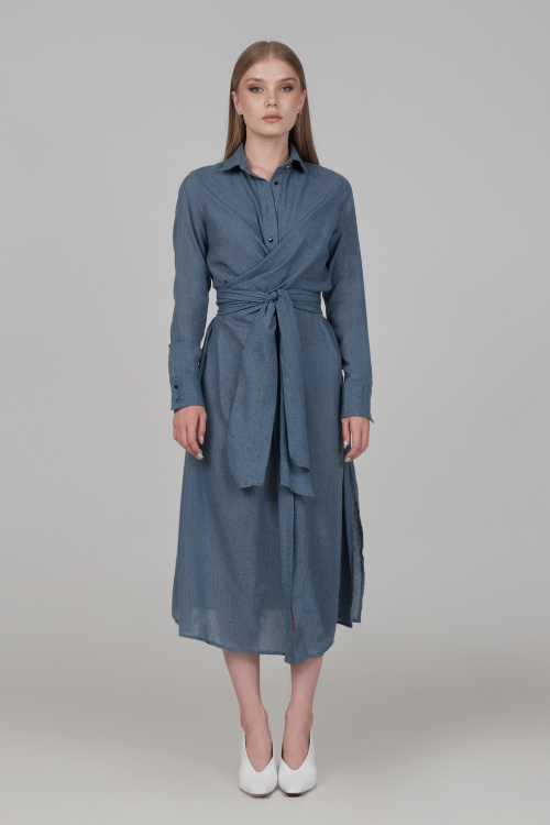 robe chemise à manches longues produite dans un coton bleu 1
