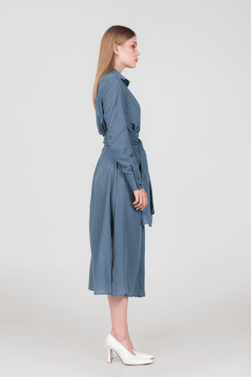 robe chemise à manches longues produite dans un coton bleu 3