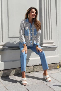 pantalon taille haute à la coupe droite 4