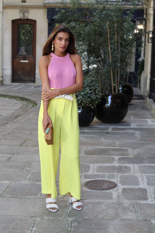 large and high waist pants produced in yellow fabric 2