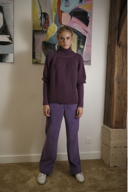 pantalon large produit en velours violet 2