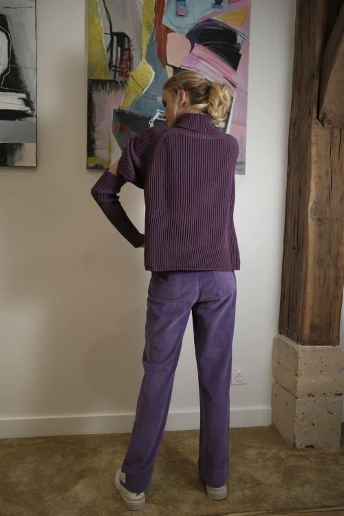 large and high waist pants produced in purple corduroy 5