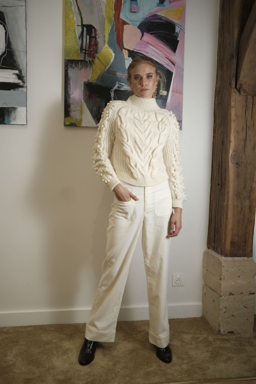 Large and high waist pants produced in white corduroy 1