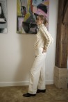 Large and high waist pants produced in white corduroy 3