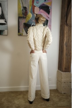 Large and high waist pants produced in white corduroy 4