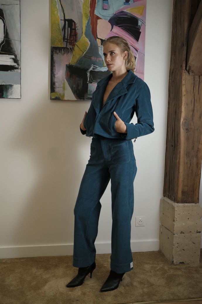 pantalon en velours côtelé bleu canard 1 pantalon en velours côtelé bleu canard 1