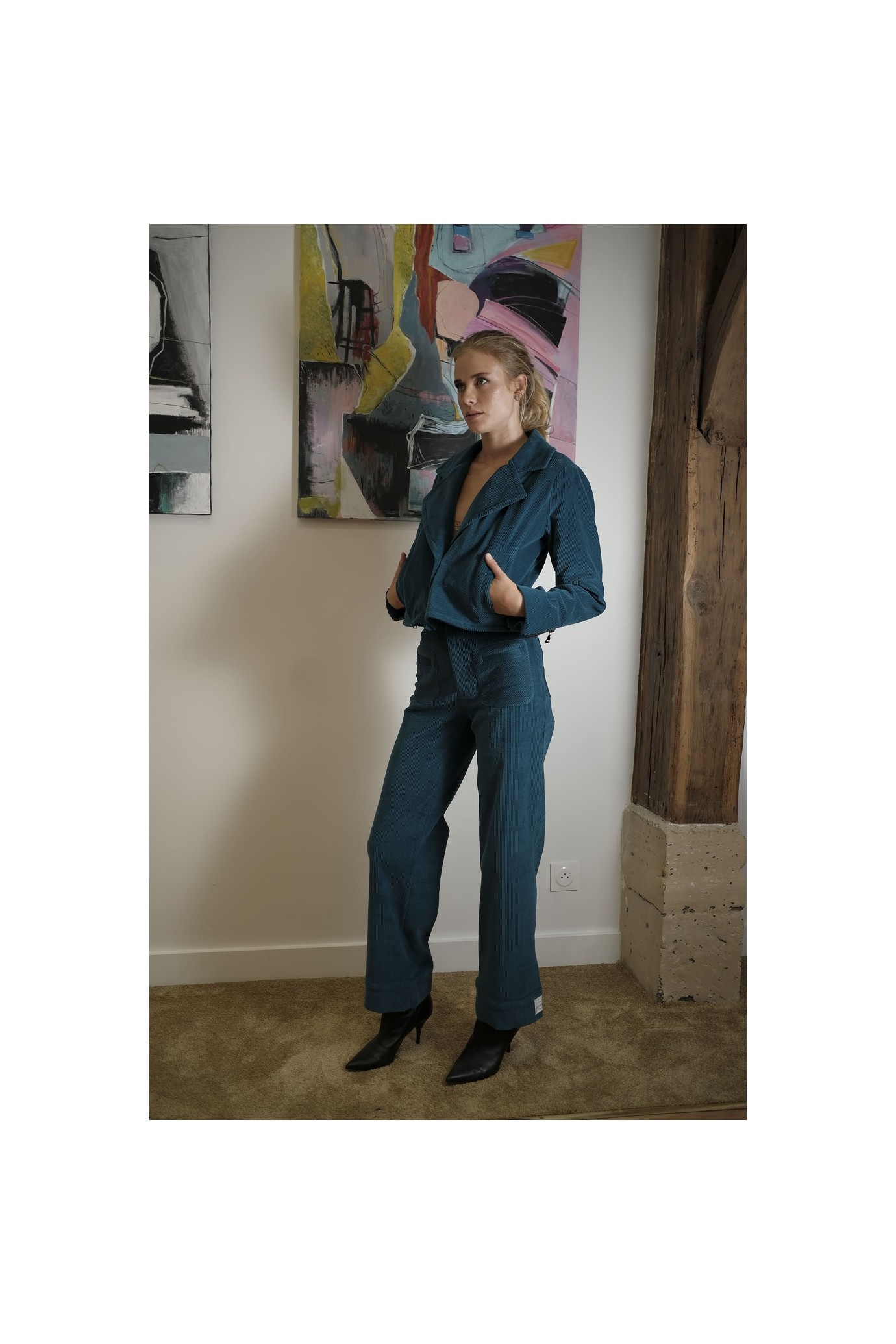 Large and high waist pants produced in peacock bue corduroy 1