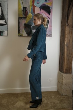 Large and high waist pants produced in peacock bue corduroy 4