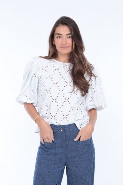 top blanc produit dans un coton ajouré 2