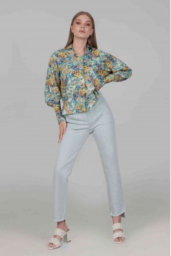 Shirt produced in a floral fabric