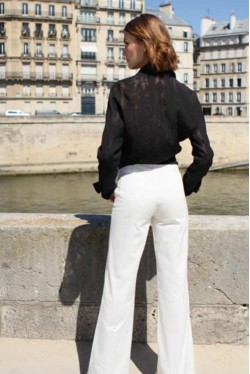 White high waisted pants with golden buttons 5