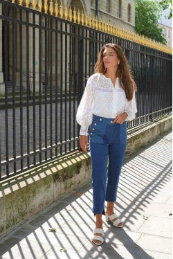 pantalon taille haute avec boutons dorés sur les côtés