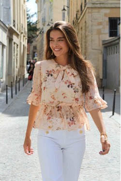 Blouse manches 3/4 produite en soie rose à fleurs