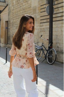 Blouse manches 3/4 produite en soie rose à fleurs 3