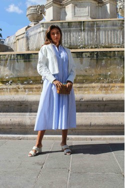 robe sans manches produite dans un coton rayé bleu et blanc 3