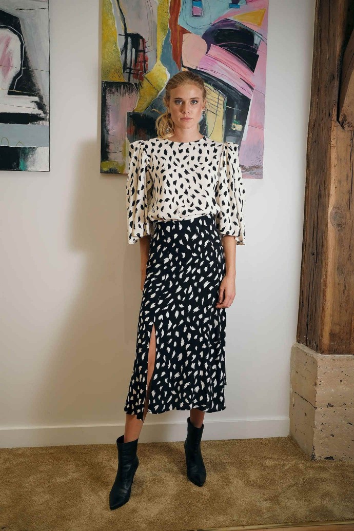 Black and white skirt produced in Paris