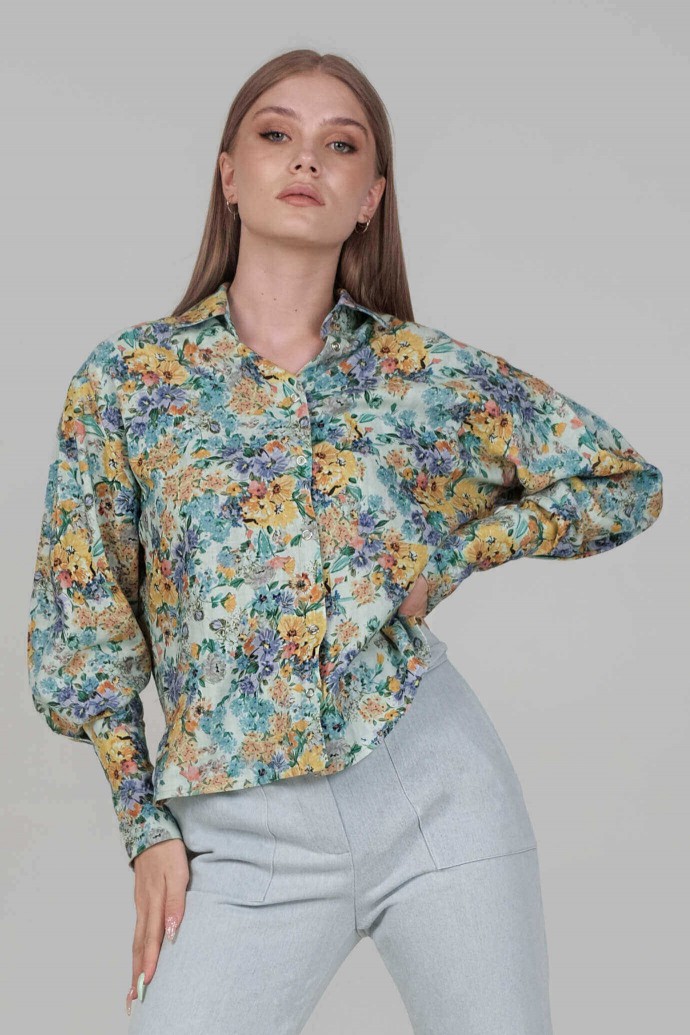 Shirt produced in a floral fabric Shirt produced in a floral fabric