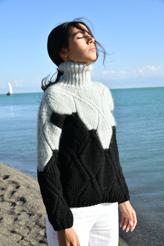 pull carreaux brodés gris et noir 1 pull carreaux brodés gris et noir 1