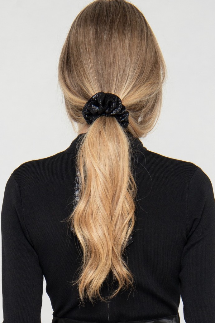 Chouchou imprimé foulard avec nœud pour cheveux signé Koshka Paris Chouchou imprimé foulard avec nœud pour cheveux signé Koshka Paris
