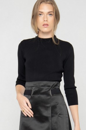 Robe pull noire bimatière cintrée moderne par la marque de mode parisienne Koshka Paris