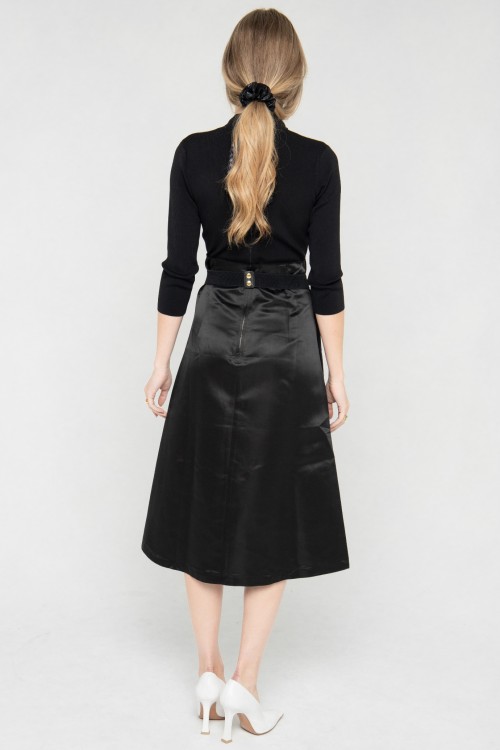 Robe pull noire bimatière cintrée moderne par la marque de mode parisienne Koshka Paris