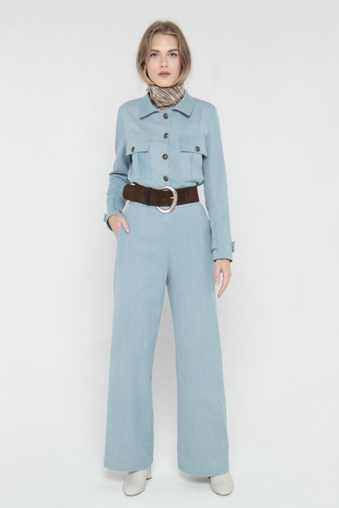 Jeans clair évasé à fermeture sur le côté 1 Jeans clair évasé à fermeture sur le côté 1